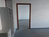 Blick ins Büroraum links - 