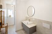 Bad mit Dusche EG - 