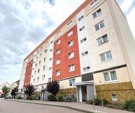 Aussenansicht - Für sie in Herrichtung Ruhige 3-Raum Wohnung mit Balkon und Badewanne im EG ab 15.07.2026
