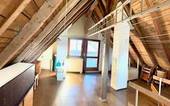 Bühne mit Zugang zum Balkon - 