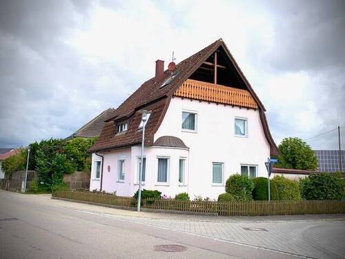 Sonnenseite mit großer Loggia - 6 Zimmer Einfamilienhaus in Nellingen