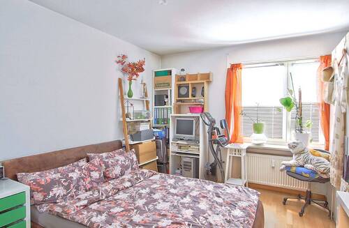 Freundliches Schlafzimmer - 2 Zimmer Etagenwohnung zum Kaufen in Gauting