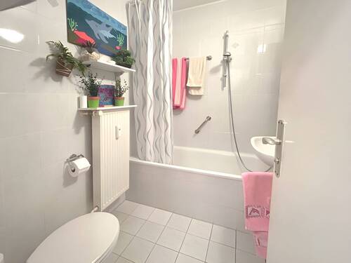Modernes Badezimmer - Etagenwohnung mit 56,00 m² in Gauting zum Kaufen