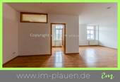 Wohnzimmer - Plauen-Haselbrunn: 3-Zimmer-Wohnung mit Balkon, EBK & Gäste-WC im EG