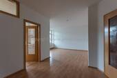 Wohnzimmer - Etagenwohnung mit 77,00 m² in Plauen zur Miete