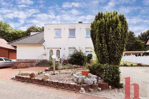 Straßenansicht - Eigentumswohnung im Obergeschoss eines 2-Familienhauses in Lohne