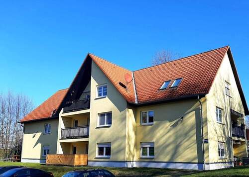 Gebäudeansicht - Attraktive Dachgeschosswohnung 