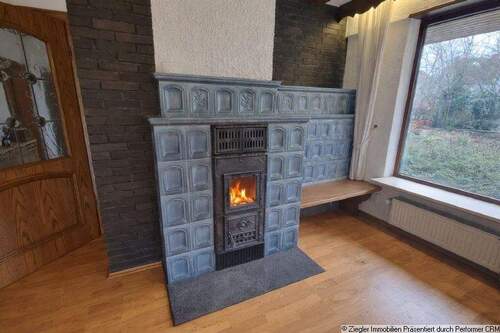 04b EG Gemütlicher Kachelofen - 