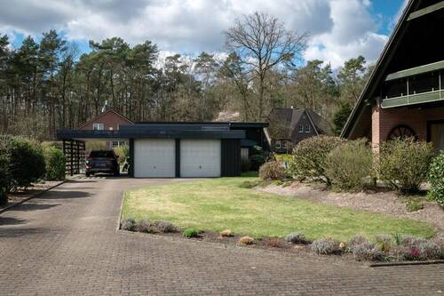 Zufahrt, Carport und Garagen - 6 Zimmer Einfamilienhaus zum Kaufen in Handeloh