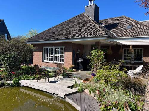 Haus Südseite - Charmantes Einfamilienhaus mit Keller, Einliegerwohnung, Teich und Doppelgarage