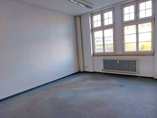 Büroraum links zur Lortzingstrasse - 