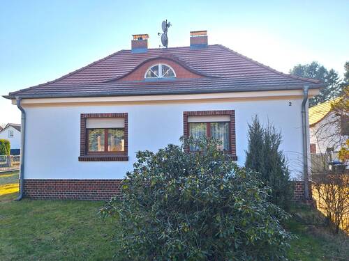 Straßenfront.jpg - 3 Zimmer Mehrfamilienhaus, Wohnhaus zum Kaufen in Döbern