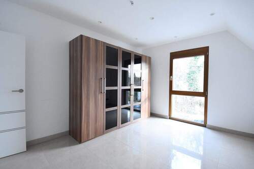 Arbeits- oder Kinderzimmer - 