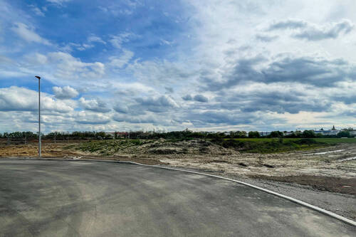 Straße (Richtung- Osten) - Grundstück in Grimma