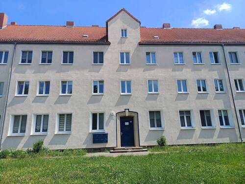 Hausansicht - 3 Zimmer Etagenwohnung zur Miete in Merseburg