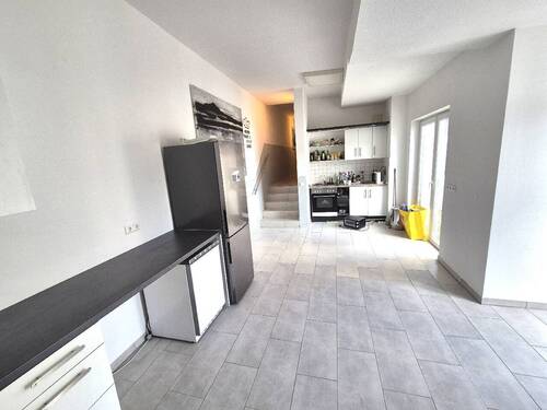Bild 1 - Sorglos-Studentenwohnung mit Balkon - direkt an der Uni! All-Inclusive! Gemeinschaftsküche!