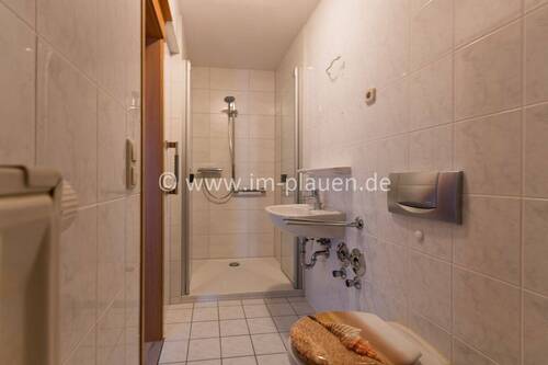 Badezimmer - Etagenwohnung mit 68,10 m² in Auerbach zur Miete
