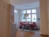 Wohnen/Essen/Kochen - Topsanierte und hochwertige Eigentums-Ferienwohnung mit Balkon in strandnaher und zentraler Lage im schönen Seebad Bansin