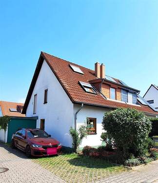 Haus Außenansicht - Doppelhaushälfte mit Garten , Garage & PKW Stellplatz in MA - Gartenstadt