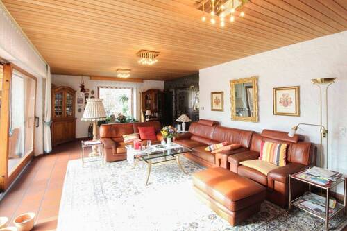 Wohnzimmer - Wohnen mit Grün: Großzügiges ZFH mit eigenem Garten in Röhrmoos!