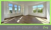 Schlafzimmer - 105m² mit Balkon - Stadtteil Seehaus in Plauen zur Miete - Bad Fenster und Badewanne - Altbauwohnung