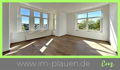 Schlafzimmer - 105m² mit Balkon - Stadtteil Seehaus in Plauen zur Miete - Bad Fenster und Badewanne - Altbauwohnung