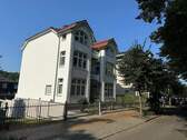 Seiten- und Vorderansicht der Villa Ute - 