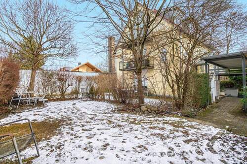 Gemeinschaftsgarten vor dem Eingangsbereich - 