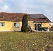Freistehender Bungalow mit schönem Gartengrundstück und Doppelgarage in Büchenbach.