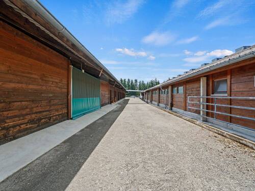 Wirtschaftsgebäude mit Erweiterungspotenzial - 