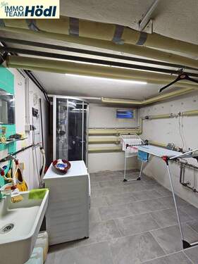 Waschküche mit Dusche - 