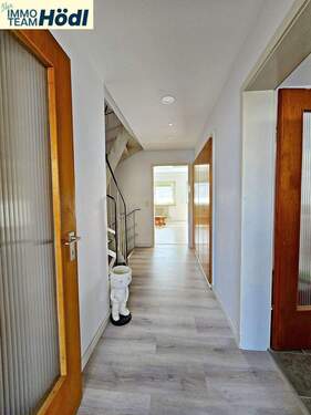 Flur - 5 Zimmer Reihenmittelhaus in Reutlingen