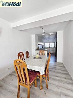 Essbereich mit Blick in die Küche - 