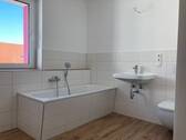 Hauptbad mit Badewanne - 
