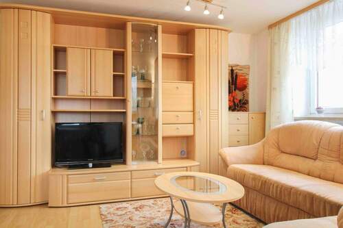 Wohnzimmer (2) - 2 Zimmer Etagenwohnung in Nürnberg