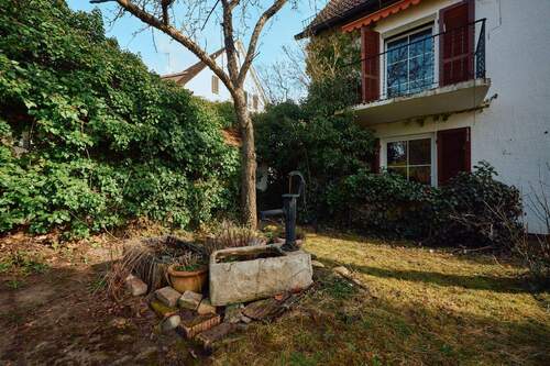 Objektansicht mit Garten - 