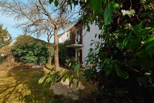 Objektansicht mit Garten - 