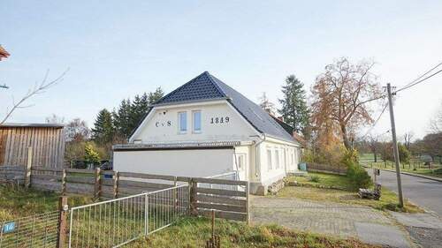 Giebelansicht - 8 Zimmer Doppelhaushälfte in Dämelow