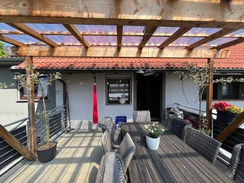 Blick auf Balkon - 7 Zimmer Mehrfamilienhaus, Wohnhaus in Villingen-Schwenningen