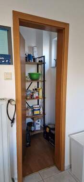 Abstellkammer Küche m. Fenster - 