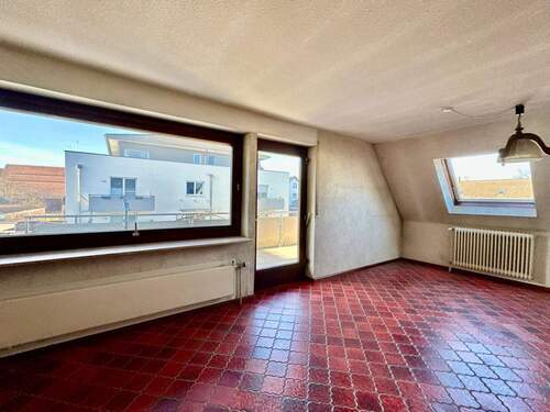 Großzügiges Wohnzimmer im OG - 