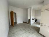 Wohnraum mit offener Küche - Etagenwohnung mit 49,00 m&sup2; in Stadtroda zur Miete