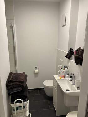 Badezimmer mit Dusche - Etagenwohnung mit 79,00 m² in Königsfeld im Schwarzwald zur Miete