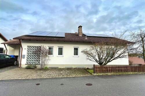 Außen - Vorderseite - 8 Zimmer Mehrfamilienhaus, Wohnhaus zum Kaufen in Hebertsfelden