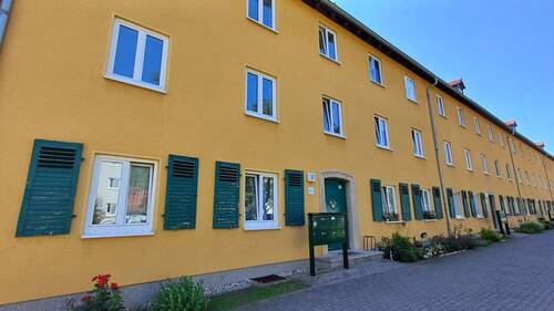 Hausansicht - 3 Zimmer Etagenwohnung zur Miete in Merseburg