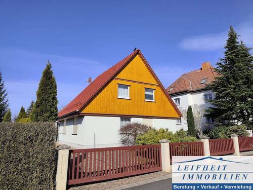 Vorder- und Seitenansicht links - 4 Zimmer Einfamilienhaus in Mühlhausen/Thüringen