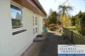 Seitenansicht/Hauseingang - 