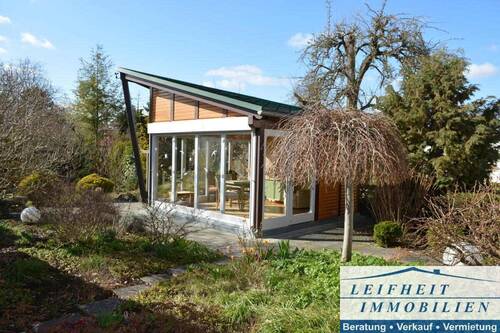 Garten mit Pavillon - 