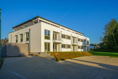 Rückansicht - Licht, Luft & Lebensqualität: Bezugsfreie 3-Zimmer-Wohnung mit Stil, Balkon und barrierearmem Zugang