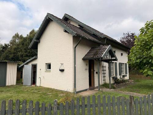 Hausansicht - Ein besonderes kleines Haus in ländlicher Lage bei Kellinghusen